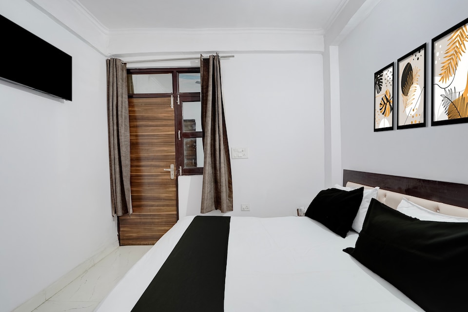 Spot On  Hotel Rosha Palace , Noida Industrial Area Mamura, Noida