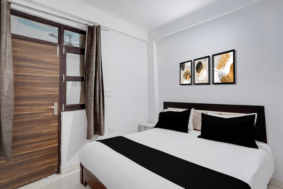 Spot On  Hotel Rosha Palace , Noida Industrial Area Mamura, Noida