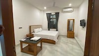 SPOT ON Golden Eagle Residency 