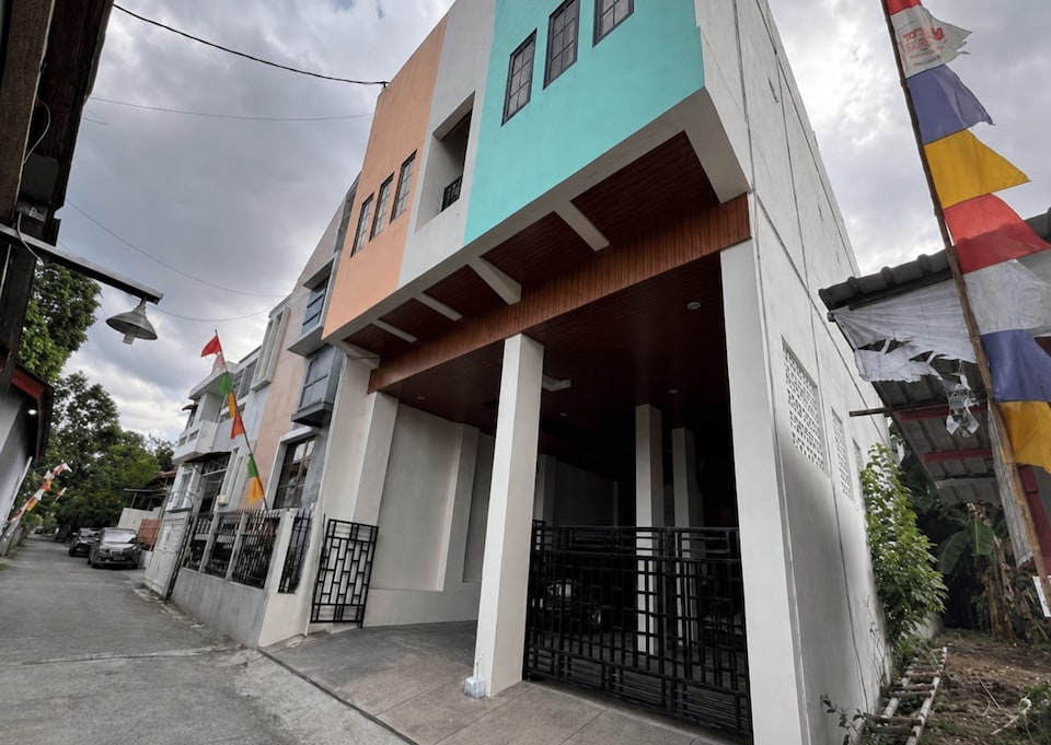 Collection O near Stadion Maguwoharjo formerly Simple Living, Condongcatur, Yogyakarta