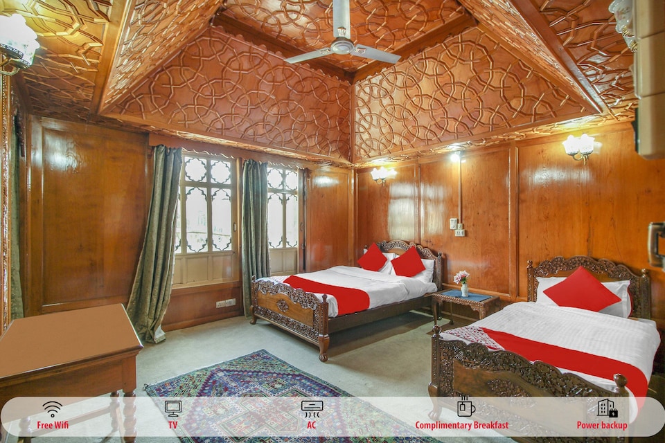 OYO 14629 Houseboats Ibrahim Group, Nigeen Lake, Srinagar