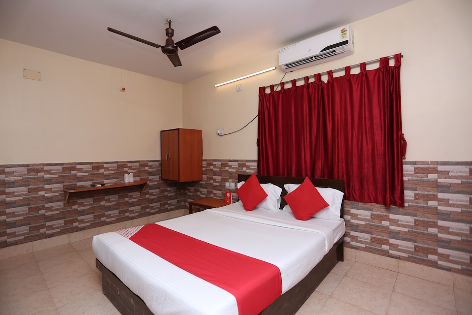 OYO 14733 DE 85, Salt Lake Kolkata, Kolkata