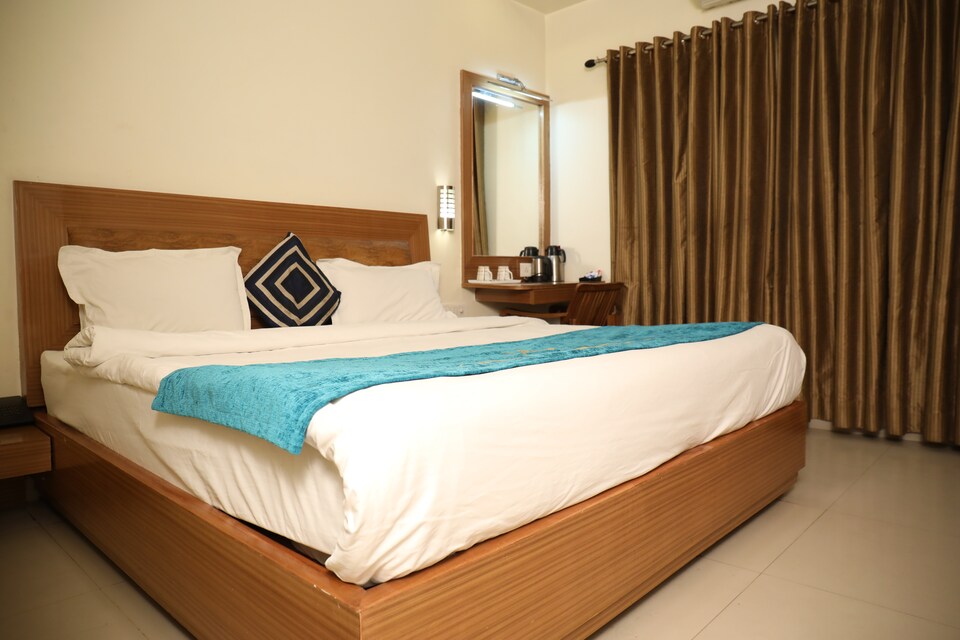 OYO 14636 Poonam Plaza, Corporate Complex, Agra