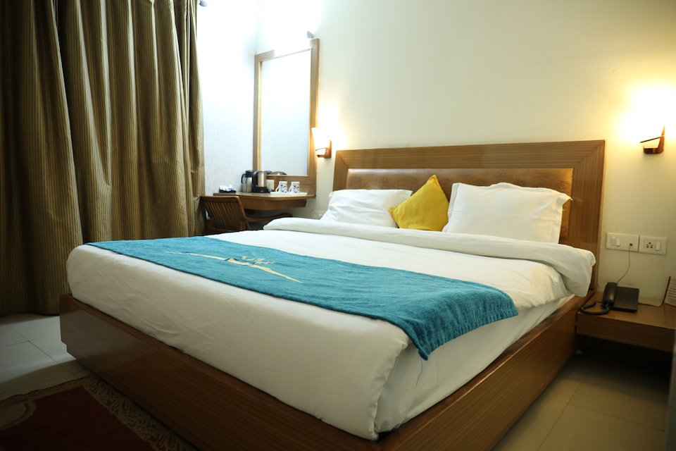 OYO 14636 Poonam Plaza, Corporate Complex, Agra