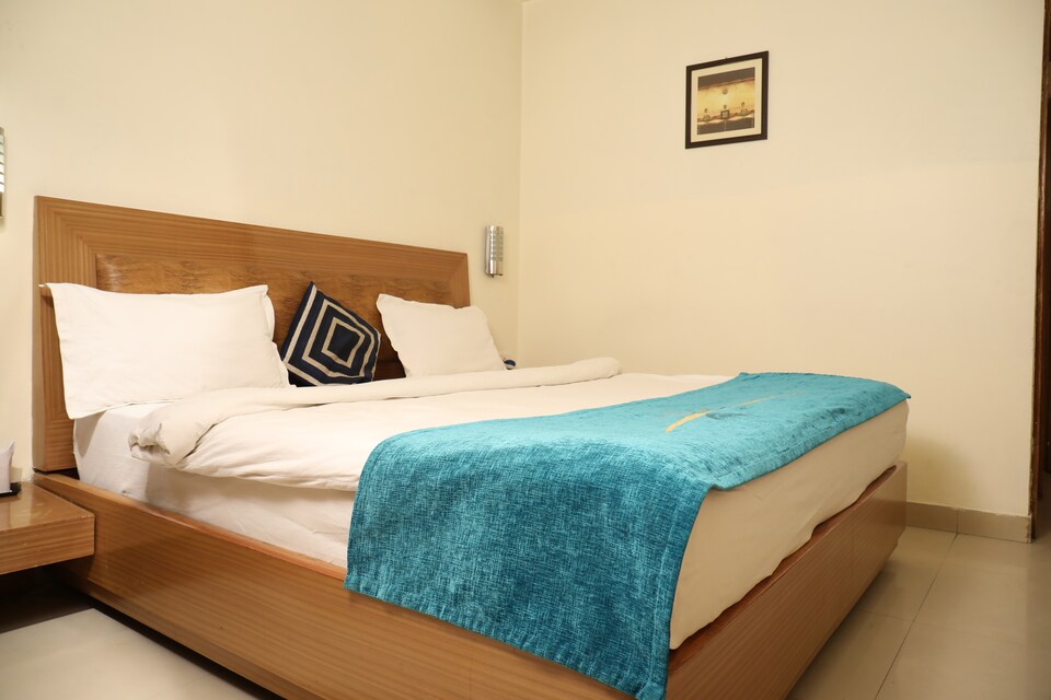 OYO 14636 Poonam Plaza, Corporate Complex, Agra