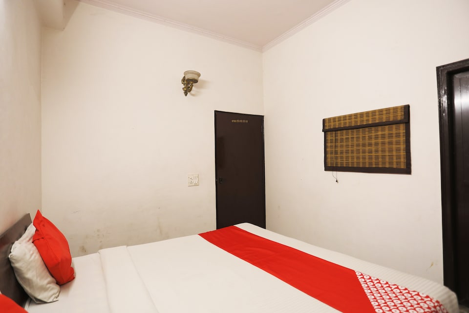 OYO14654 DAYA HOMES, Noida City Metro, Noida