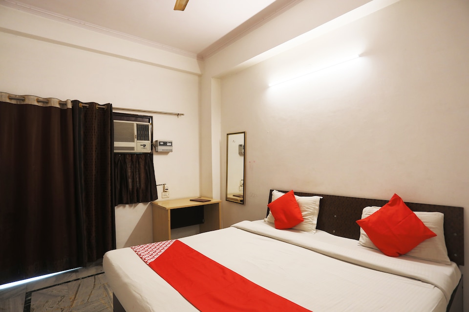 OYO14654 DAYA HOMES, Noida City Metro, Noida
