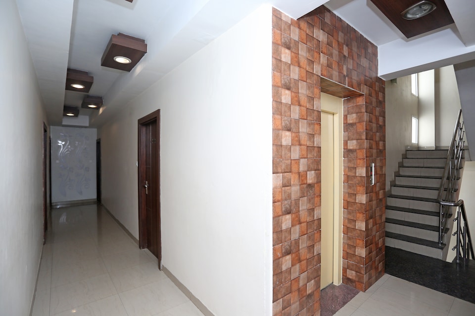 OYO 514 Nirvana Hotel, Cantonment, Varanasi