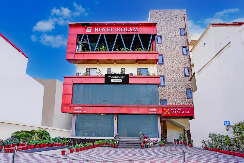 Super Townhouse Prince Chowk Near Railway Station, Dehradun Railway Station, Dehradun
