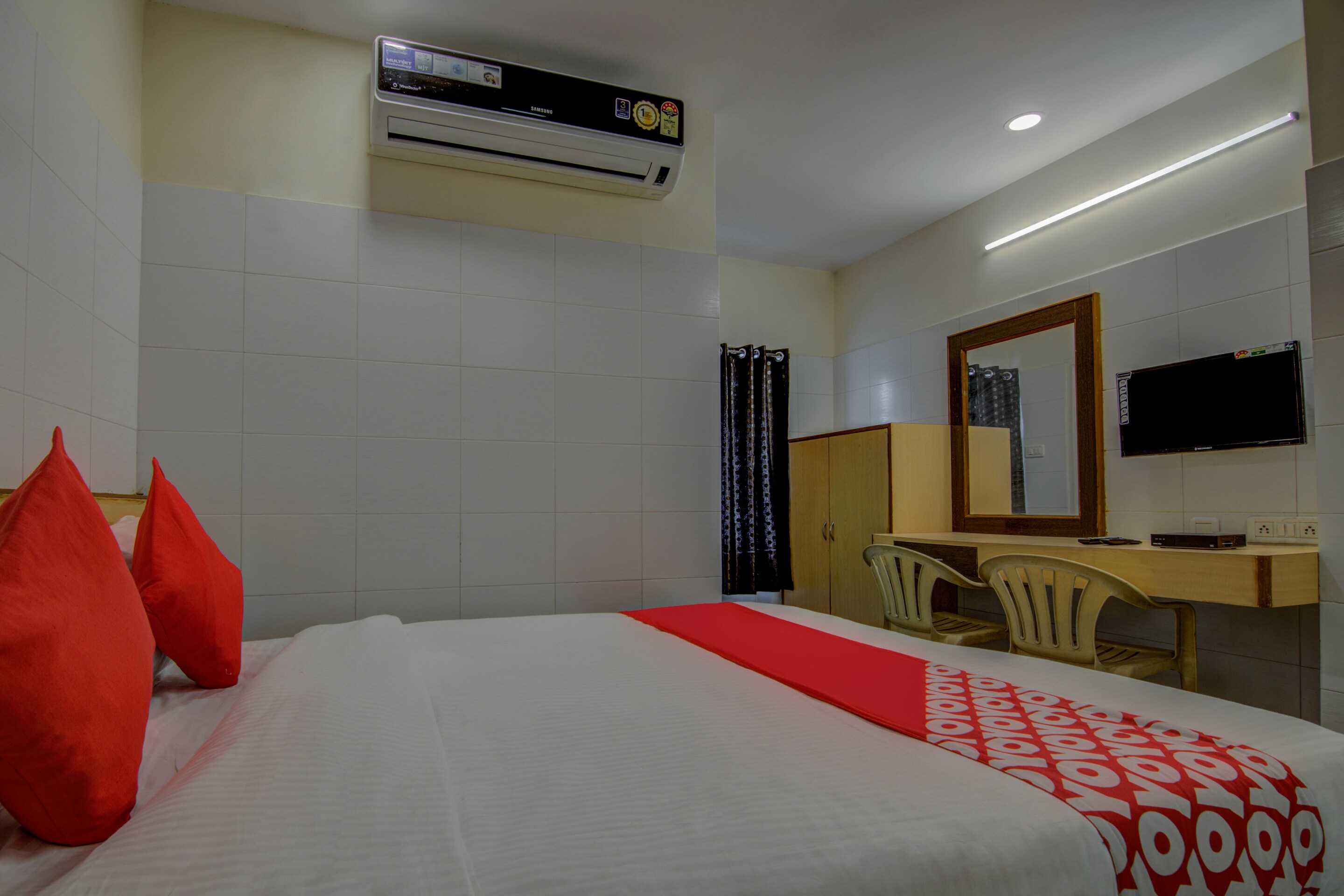 Hotels in Kachiguda Railway Station, Hyderabad Starting ₹401 Upto