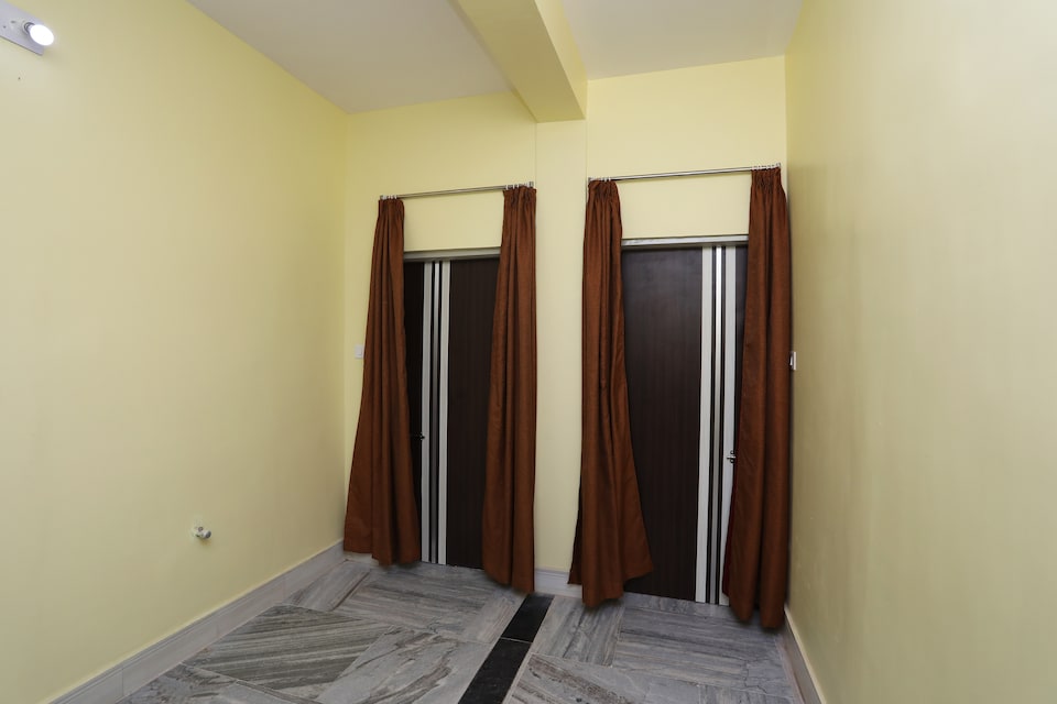 OYO Flagship Aditya Residency, Chandrasekharpur, Bhubaneswar