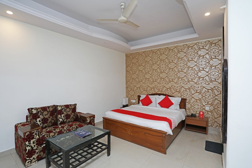 OYO 14674 Hotel Raj Mahal Inn, Old Gurgaon, Gurgaon