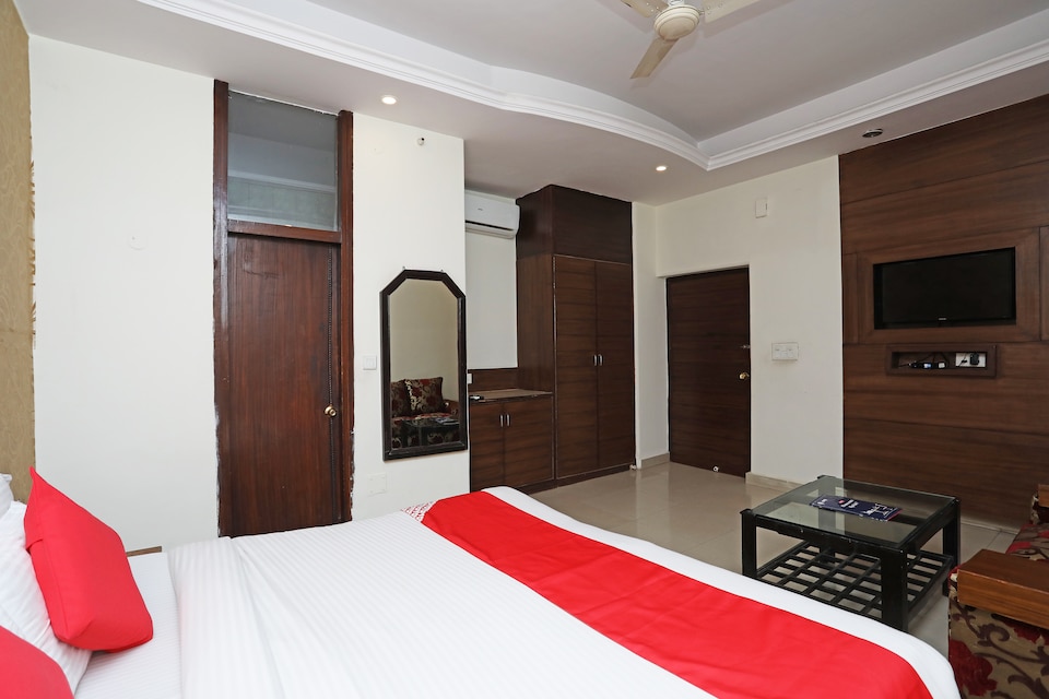 OYO 14674 Hotel Raj Mahal Inn, Old Gurgaon, Gurgaon