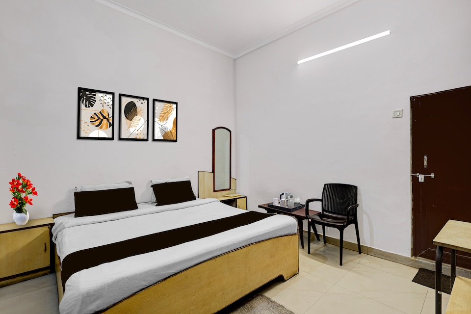 Super Hotel O NIT Raipur Formerly Natraj, Jaistambh Chowk, Raipur