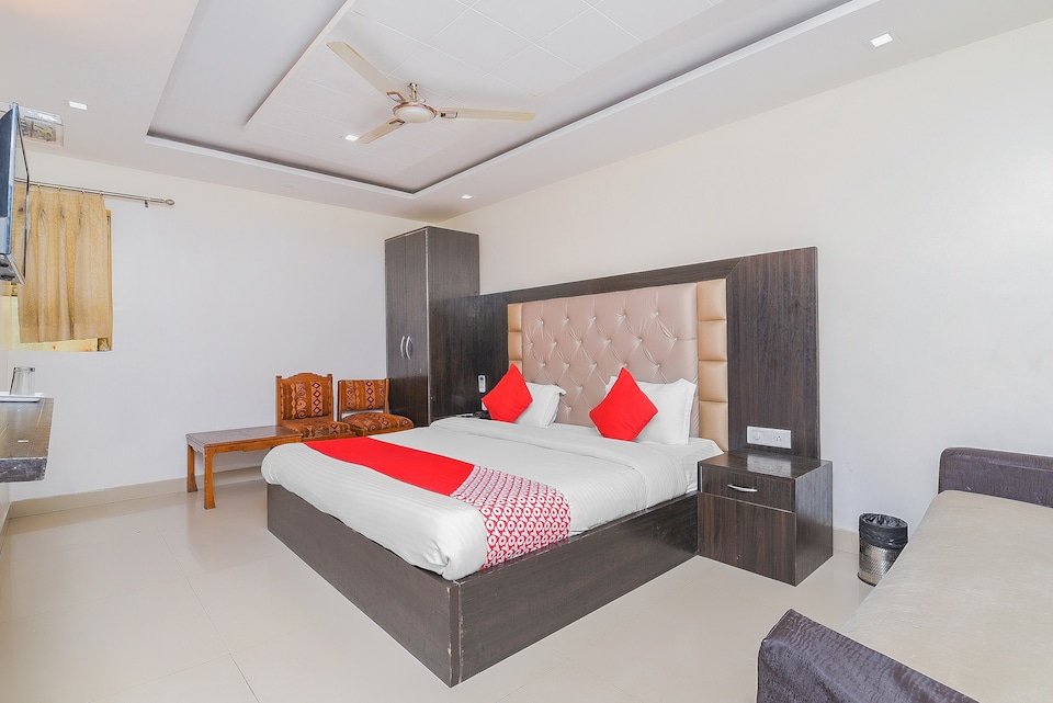 OYO 14721 Hotel Vishesh Continental, Karol Bagh Delhi, Delhi