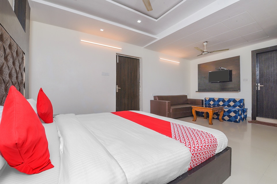 OYO 14721 Hotel Vishesh Continental, Karol Bagh Delhi, Delhi