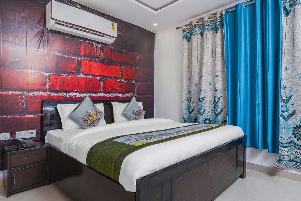 OYO 14729 NOIDA SKY, Noida Expressway SEZ, Noida