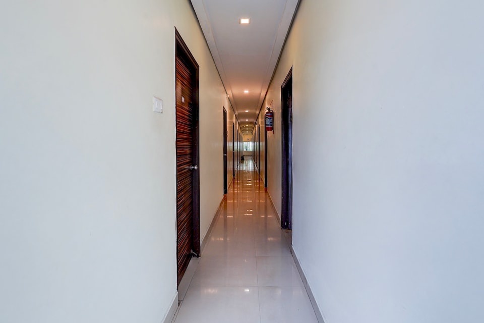 OYO Hotel O Renigunta Near Railway Station, Renigunta Road Tirupati, Tirupati