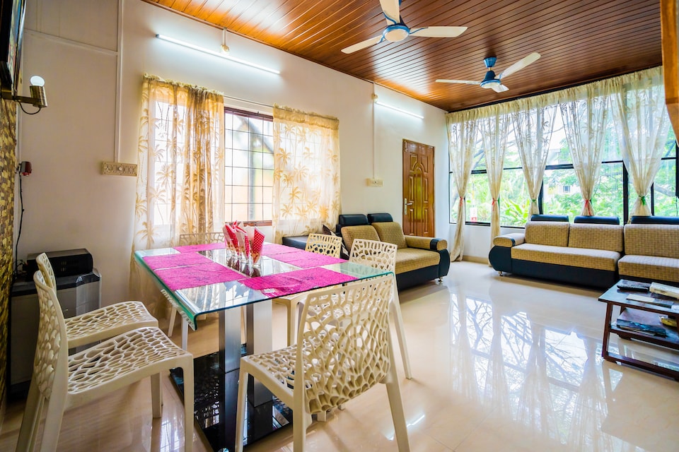 OYO 14757 Charming 2BHK, Vytilla Kochi, Kochi