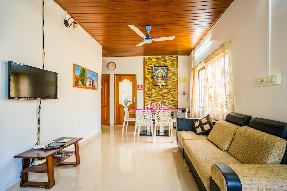 OYO 14757 Charming 2BHK, Vytilla Kochi, Kochi