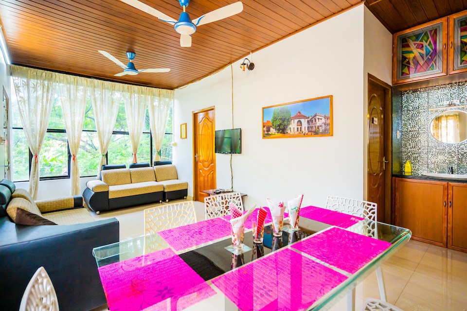 OYO 14757 Charming 2BHK, Vytilla Kochi, Kochi