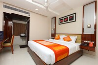 OYO Hotel President