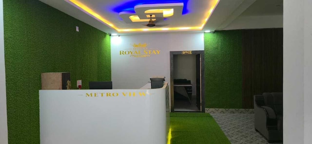SPOT ON Hotel Royal Stay Metro View