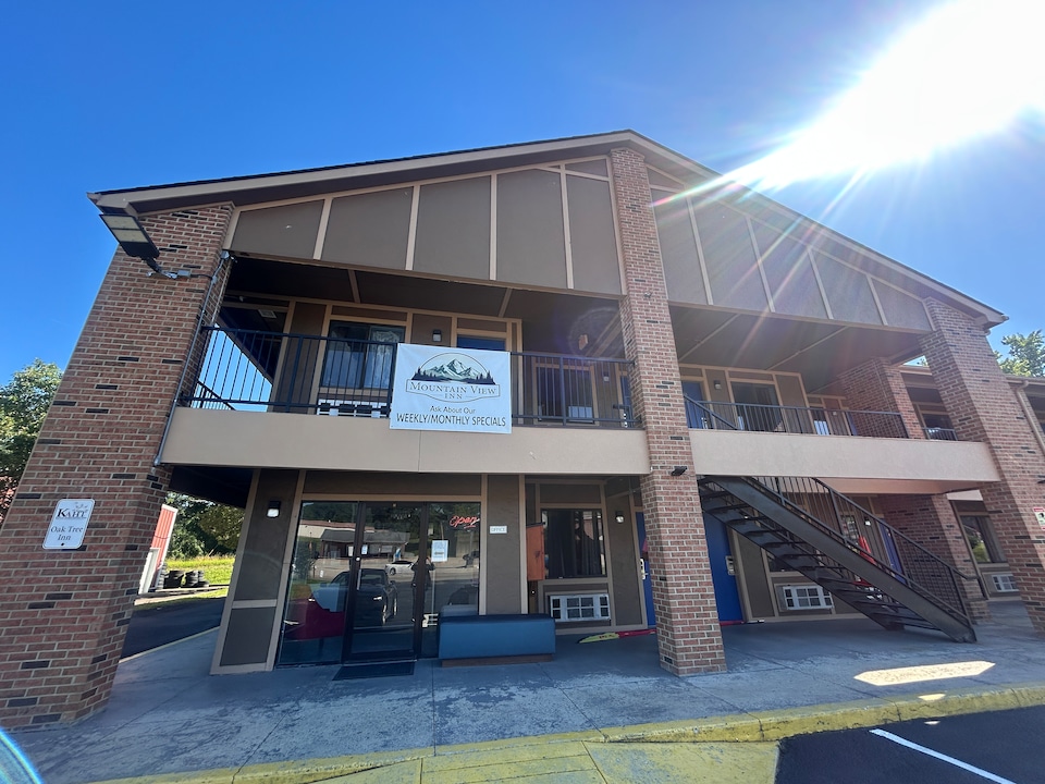 Mountain View Inn Irvine Near Richmond KY, C40336, West Irvine KY
