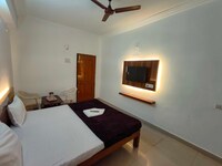 SPOT ON Shiva Residency