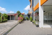 Hotel O near Pakuwon Mall formerly House Of Alfita