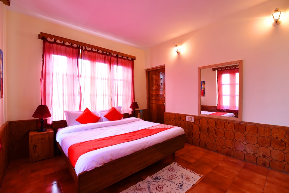 OYO Home 14787 Mount View Stay, Naggar Road, Manali