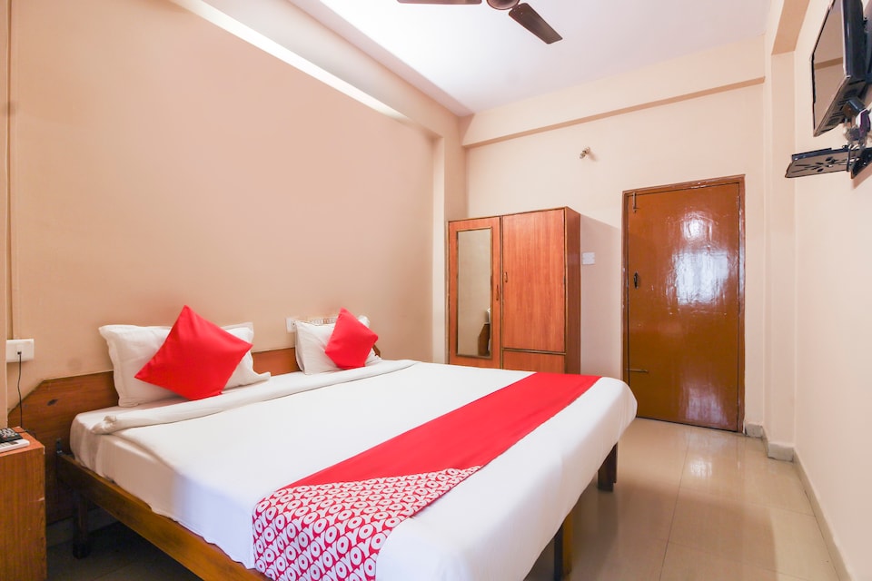 OYO 14788 Sri Srinivasa Residency, Chandanagar, Hyderabad