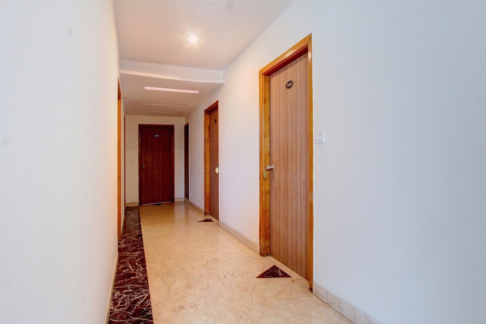 OYO 14796 Hiland Suites, Majestic Bangalore-II, Bangalore