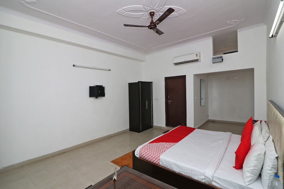 OYO 14802 Hotel Virus Bistro, Tikonia Haldwani, Haldwani