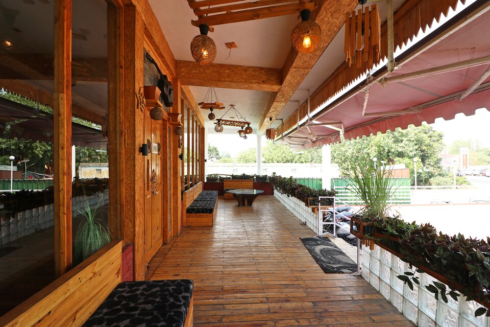 OYO 14802 Hotel Virus Bistro, Tikonia Haldwani, Haldwani