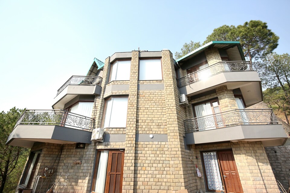 OYO Home 14806 Valley view Stay, Kasauli, Kasauli