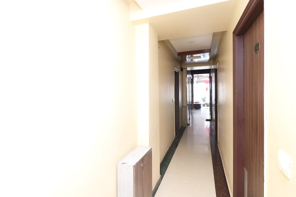 Capital O Rajkamal Palace, Cantt, वाराणसी