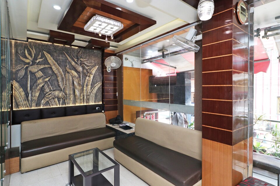 Capital O Rajkamal Palace, Cantt, वाराणसी