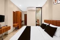 Collection O Anand Junction Formerly Golden Retreat Hotel