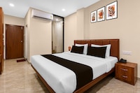 Collection O Anand Junction Formerly Golden Retreat Hotel