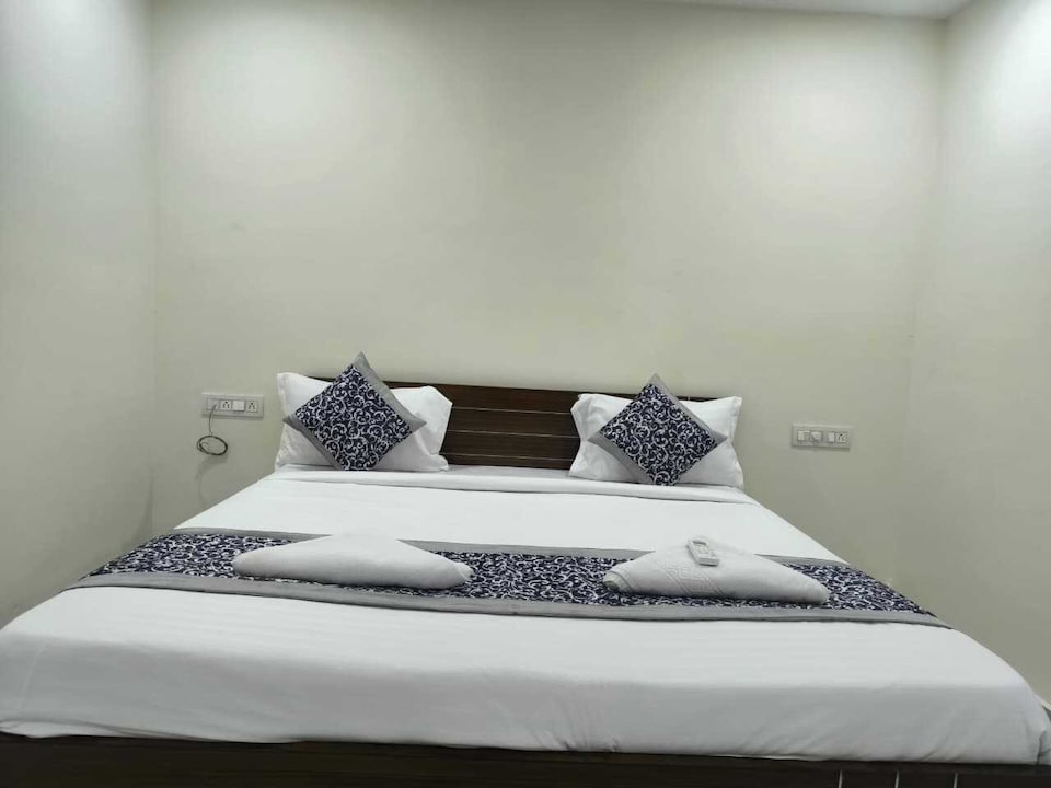 Hotel O Sree Nirvi, Lakdikapul, Hyderabad