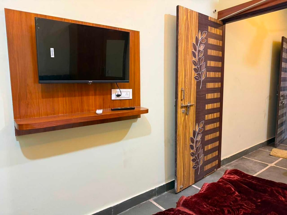 Spot on Mayur Guest House, Kolar Road, Bhopal