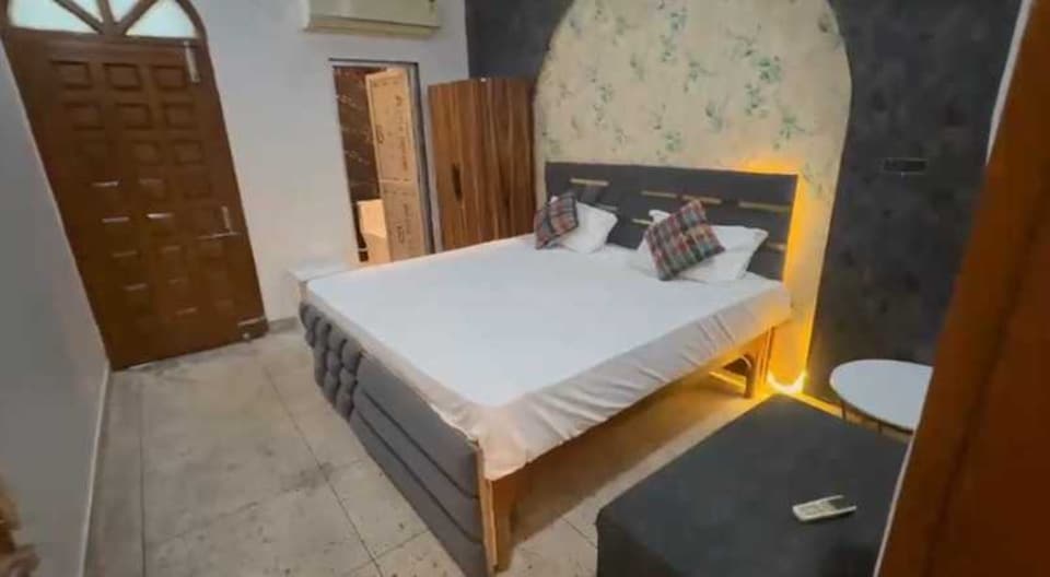 SPOT ON RUCHI GUEST HOUSE, Barra Kanpur, Kanpur