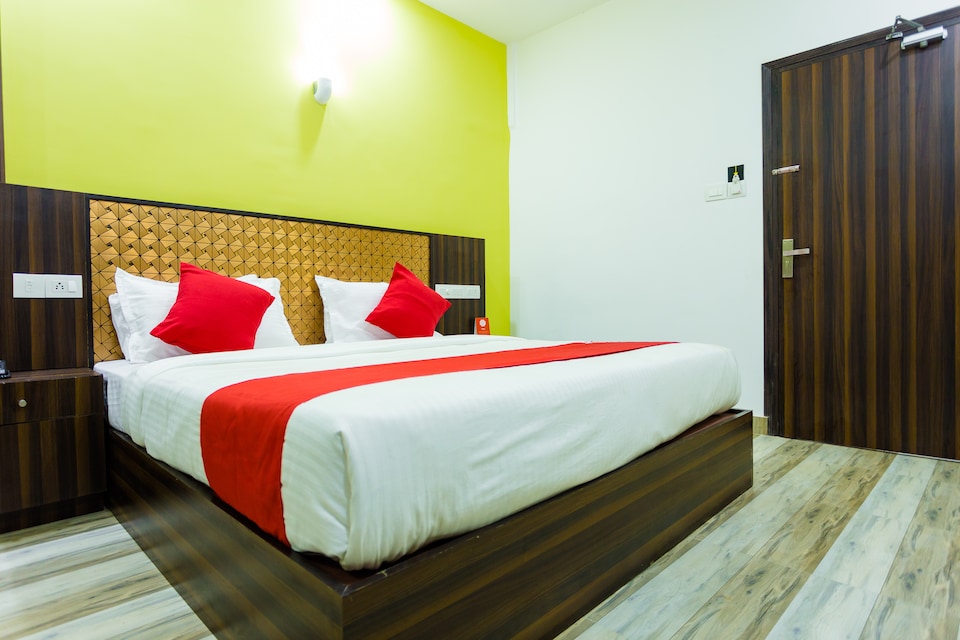 OYO 14828 Hotel Kochi Crown, Edapally Kochi, Kochi