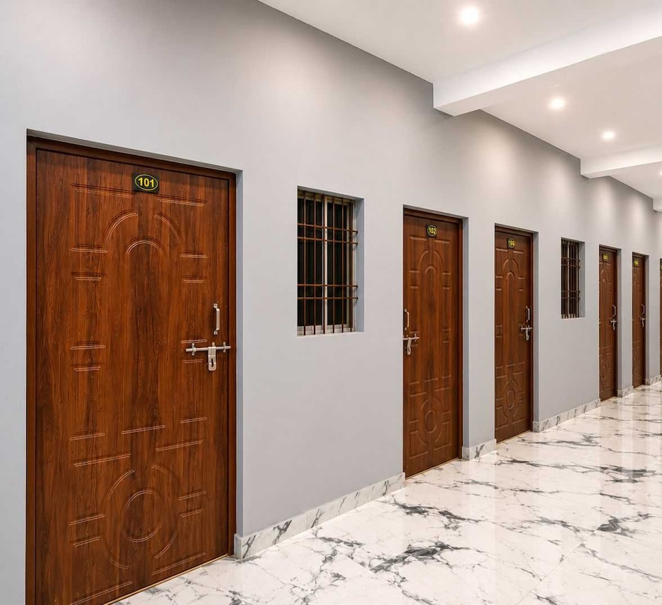 SPOT ON Mannat hotel & restaurents, Golghar, Gorakhpur