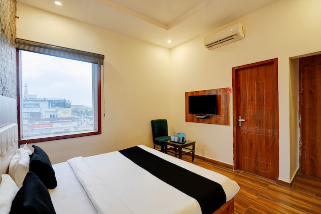 Super Townhouse Kurukshetra University Formerly SR Grand