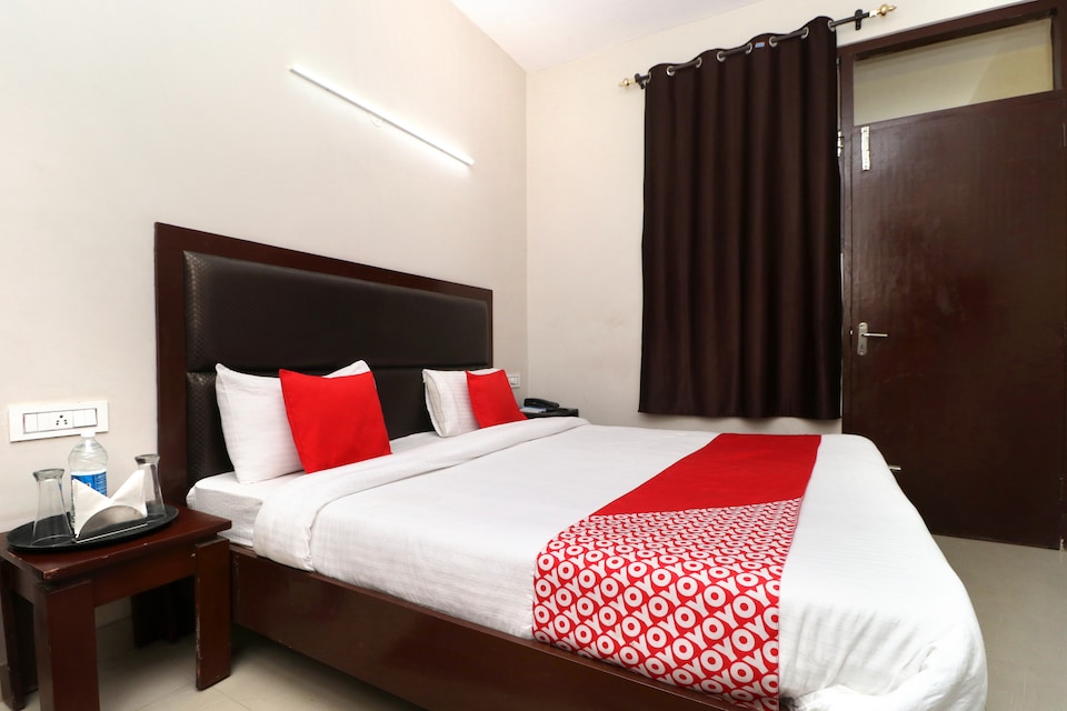 OYO 14832 Hotel Rooftop, Zirakpur, Zirakpur