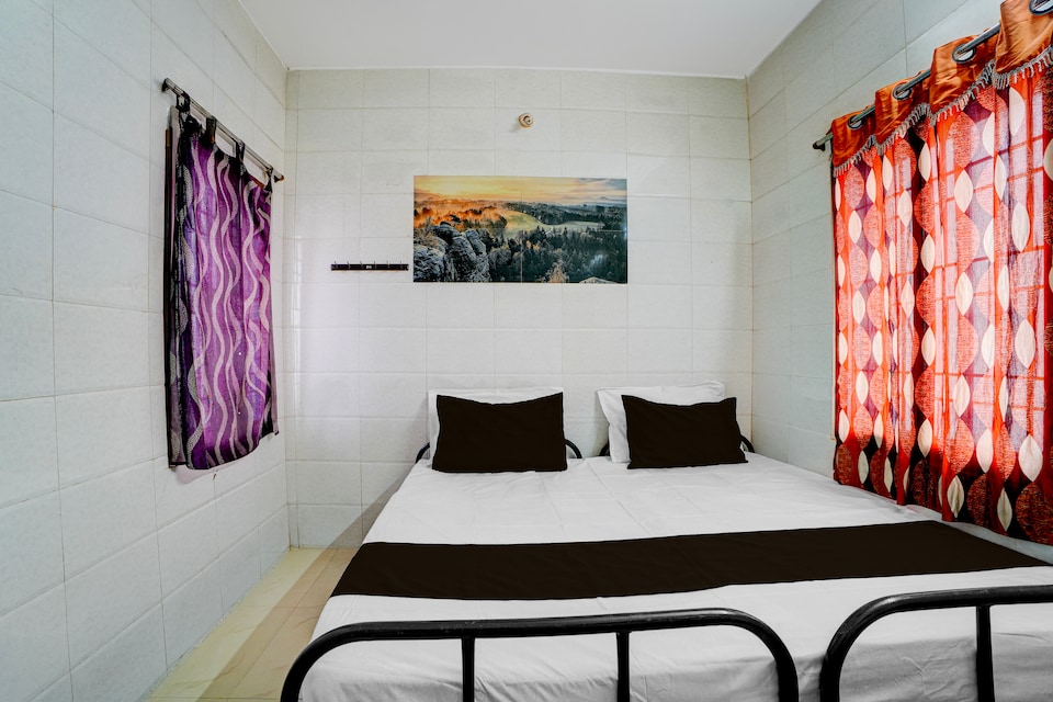 Hotel O ABIRAMI GUEST HOUSE , Anna Nagar Chennai, Chennai