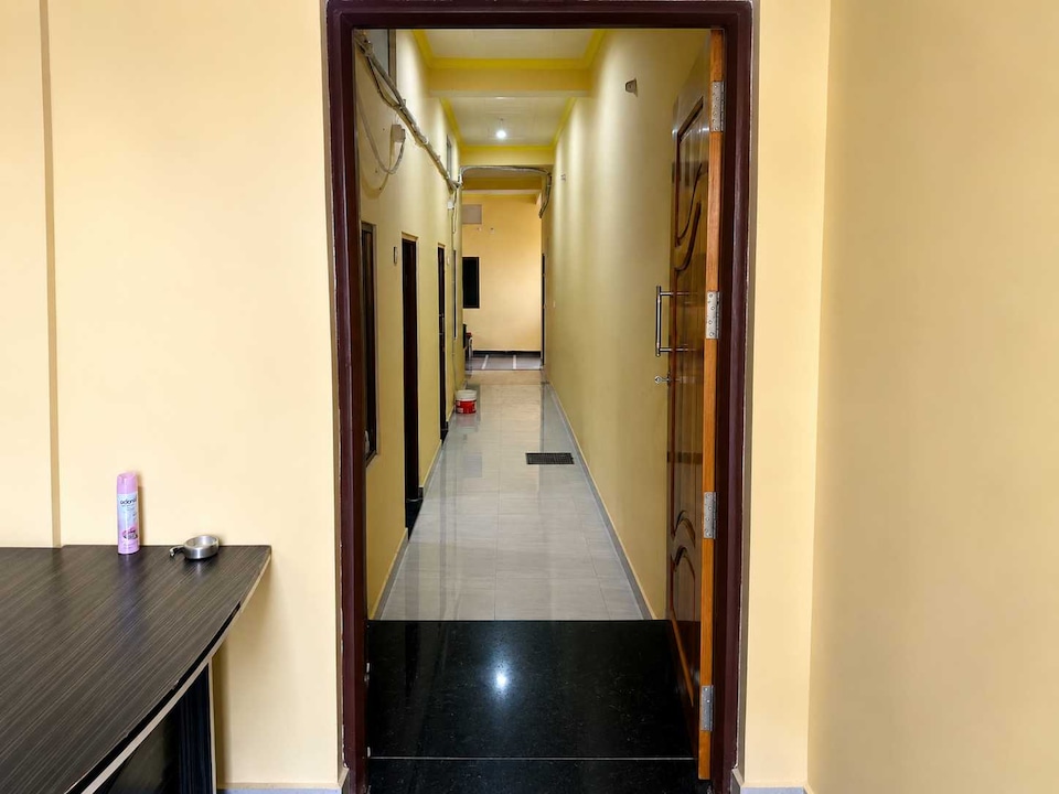 SPOT ON Hotel Paarth & Restaurant, Basti, Basti