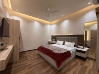 Hotel O KC Guest House